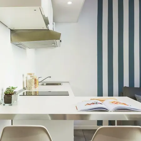 Homeathotel - Copernico Apts 2*